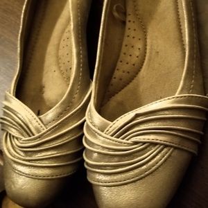 Golden flat slippers